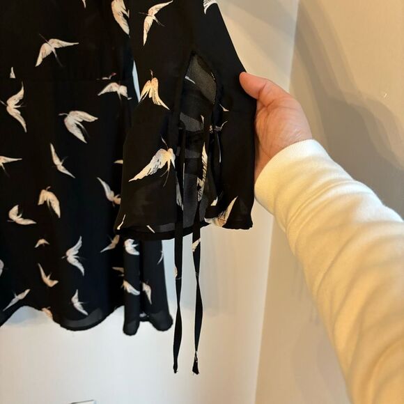 Dynamite Women’s Swallow Bird long tie sleeve scoop neck dress size medium EUC! - Picture 10 of 12